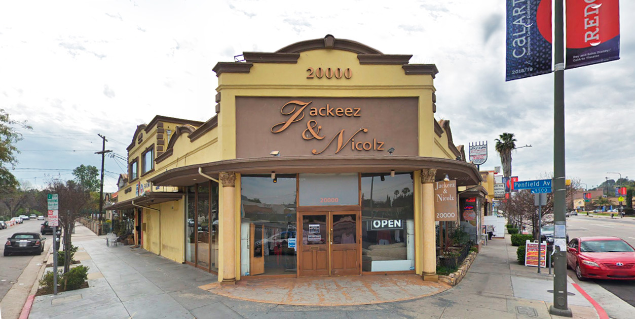 Woodland Hills is known to have an exclusive, luxury, shopping experience for ladies all over the Los Angeles area.