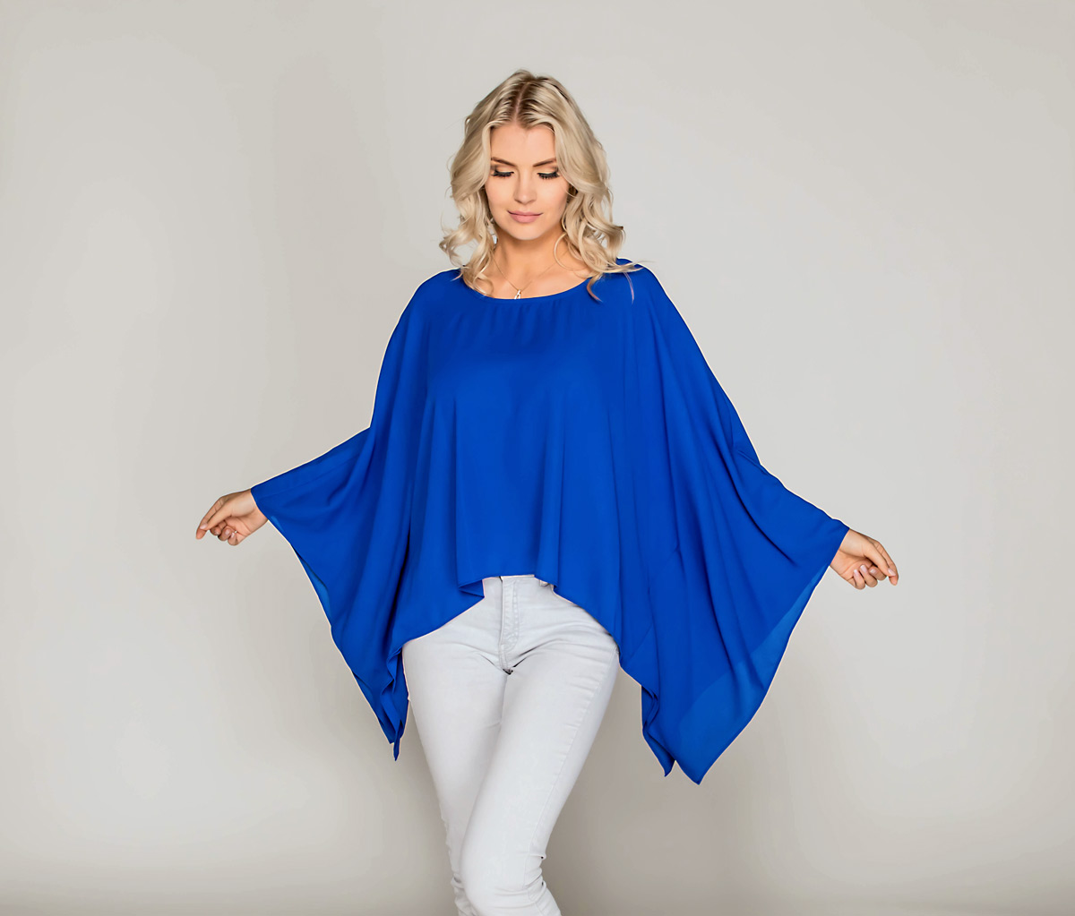 Latest Trendy Blouses for Ladies 